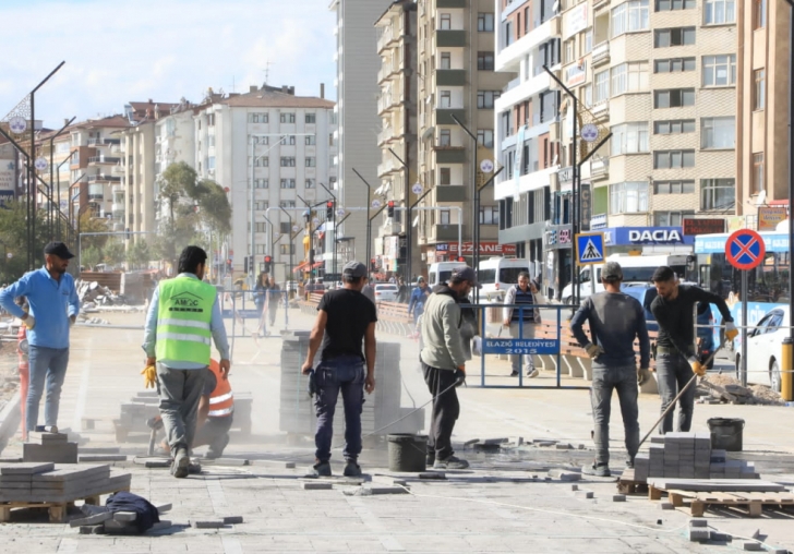 Cumhuriyet Meydan Ala Hazrlanyor Bakan erifoullar alma Sahasnda ncelemelerde Bulundu